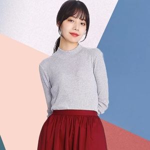 ⬇️3/$25 bundle 🏷 sweater size Large